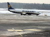 Rīgas lidostā sniega dēļ atcelti “Ryanair” reisi